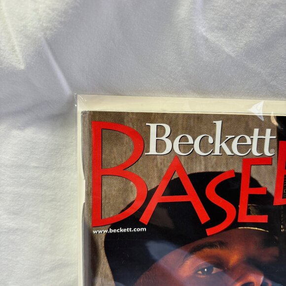 Ken Griffey Jr - Lot - Starting Lineup + Beckett + Sports Card Trader - Picture 8 of 16